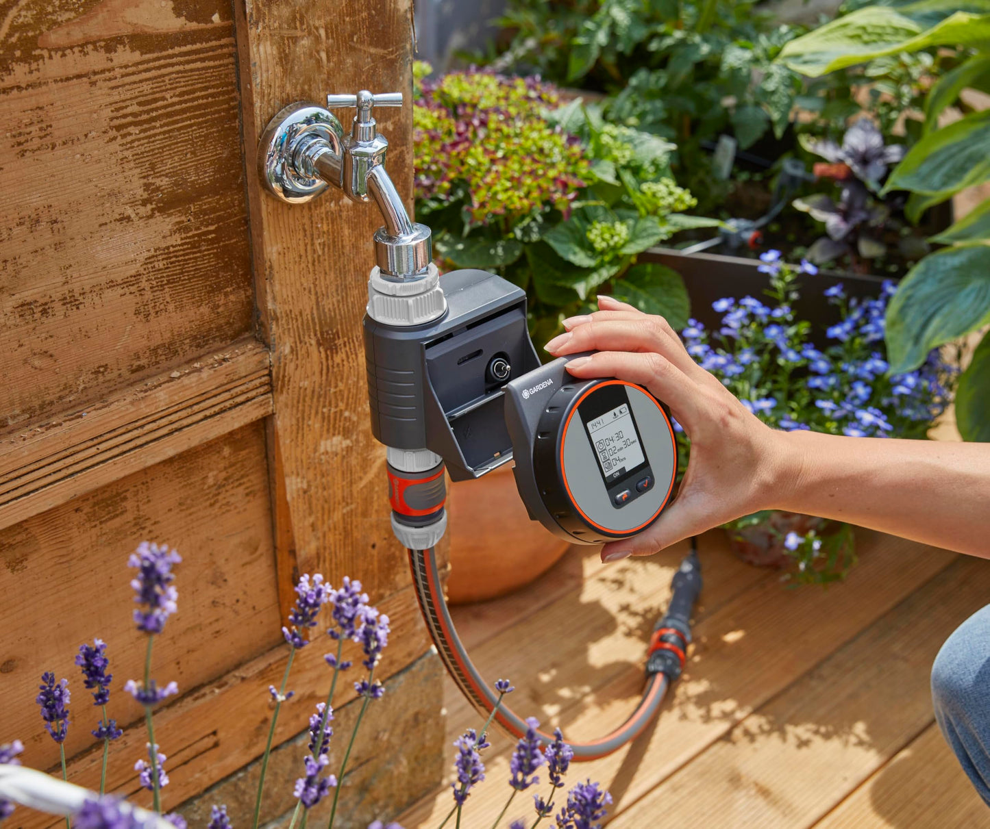 GARDENA Flex irrigation controller for quick automatic irrigation for the terrace and balcony, easy to use, Water Now function, Color Black/Grey/Orange 1890-20