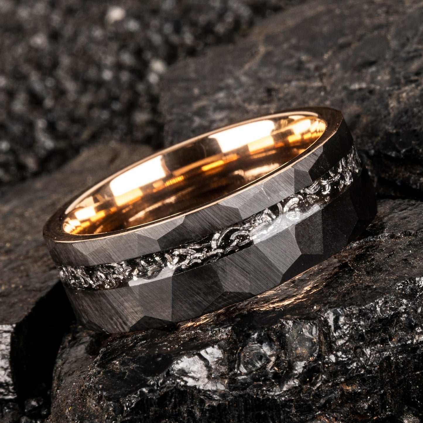 JEWPER 8mm Men Womens Wedding Band Tungsten Rings black rose gold Hammer pattern Fashion Promise Carbide Inlaid Iron Filings Matte Finish Edge Comfort Fit size(13)