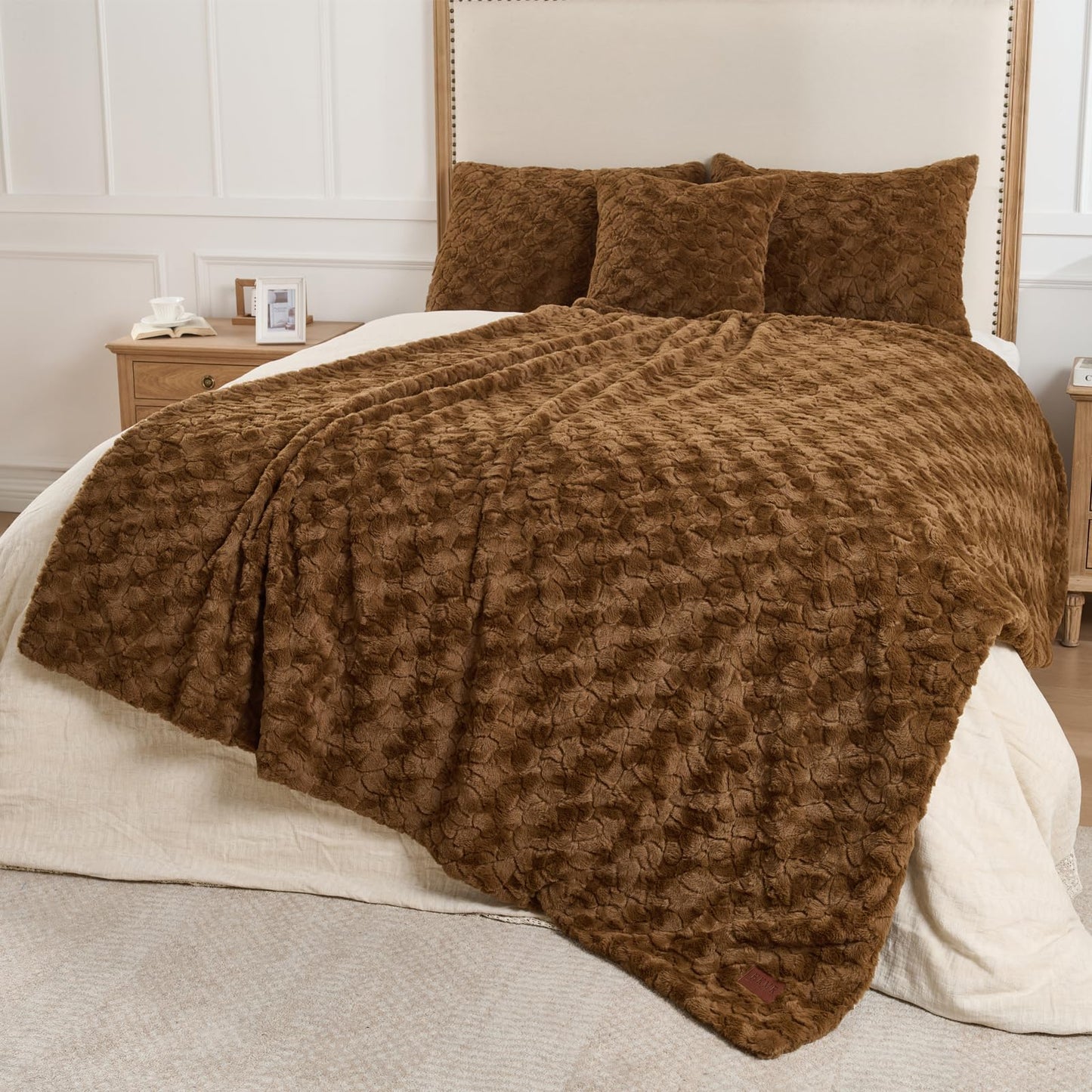 Faux Fur Rabbit Throw Blanket,Super Soft Plush Thick Warm Blanket,Fuzzy Luxury Plush Decorative Blanket for Couch Bed Sofa-Brown(50 * 60inch)
