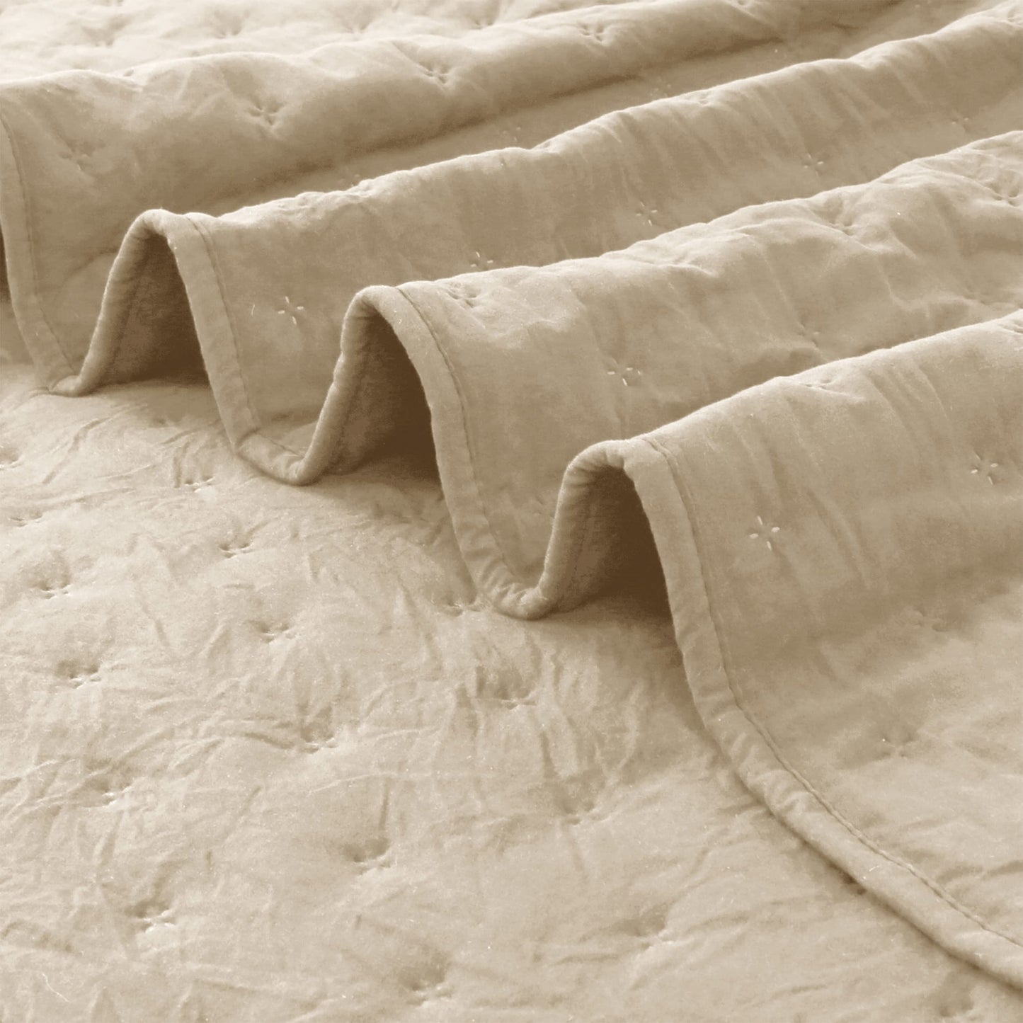ROARINGWILD Beige Cloud Twin Size Quilt Bedding Sets with Pillow Sham, Farmhouse Lightweight Soft Bedspread Coverlet, All Season Rustic Country Thin Comforter, 2 Pieces, 68x90 inches, Tan Cream