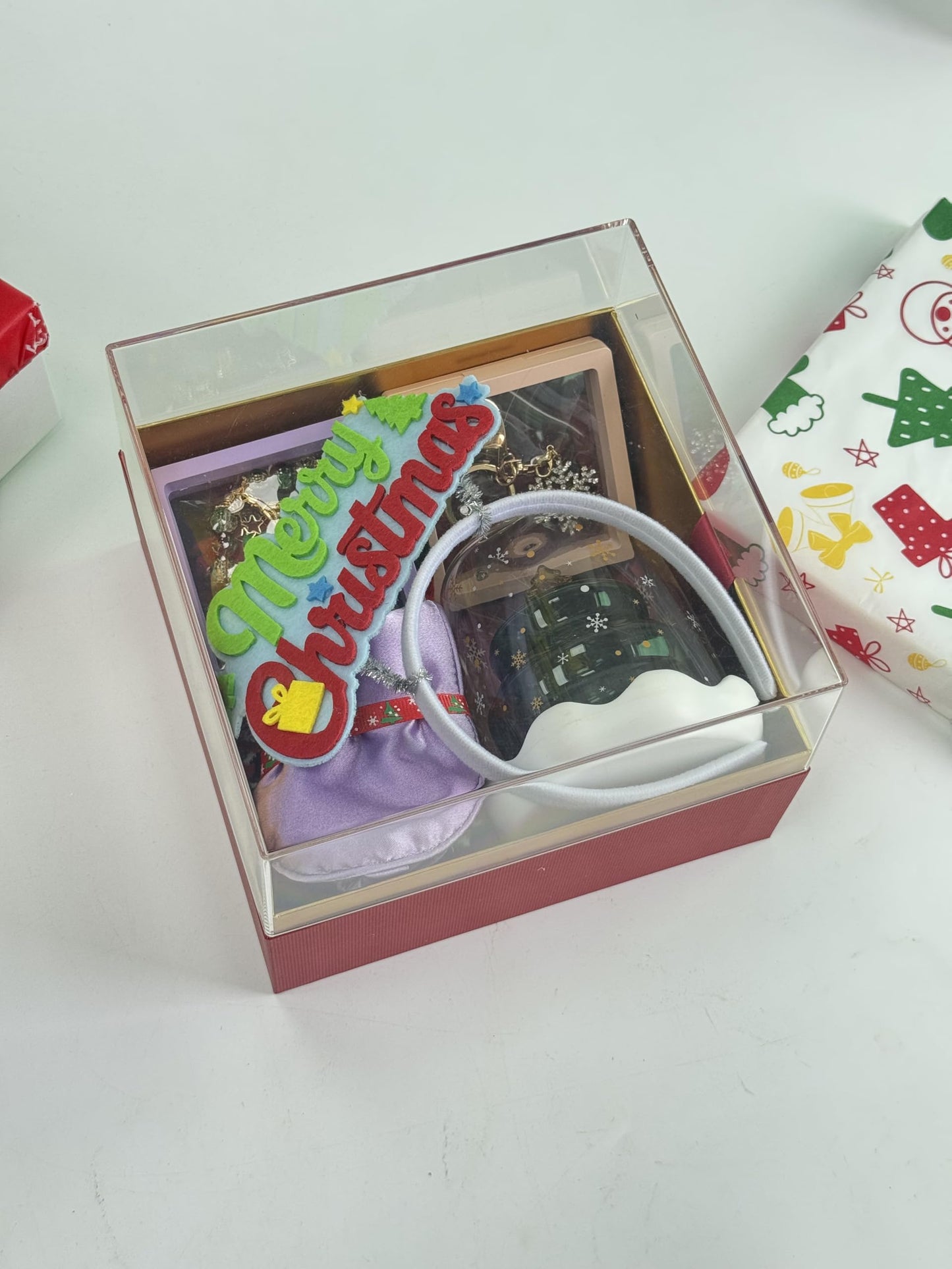 YUNNUOLI Charming Christmas Gift Set – Cozy Holiday Glass, Festive Santa Socks, Elegant Christmas Bracelet & Premium Hollow Packaging – Perfect Holiday Gift for Women, Friends & Family