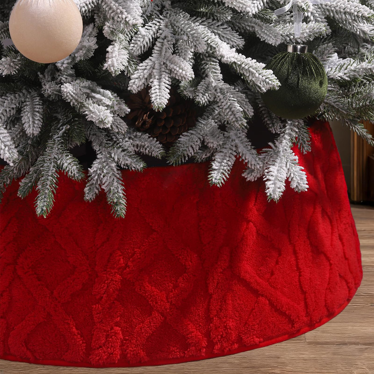 Teeanzo 28 Inch Christmas Tree Collar Red Plush Faux Fur with Crossed Diamond Pattern, Soft Boho Xmas Tree Ring Tree Skirt for Christmas Artificial Trees Holiday Party Home Decor