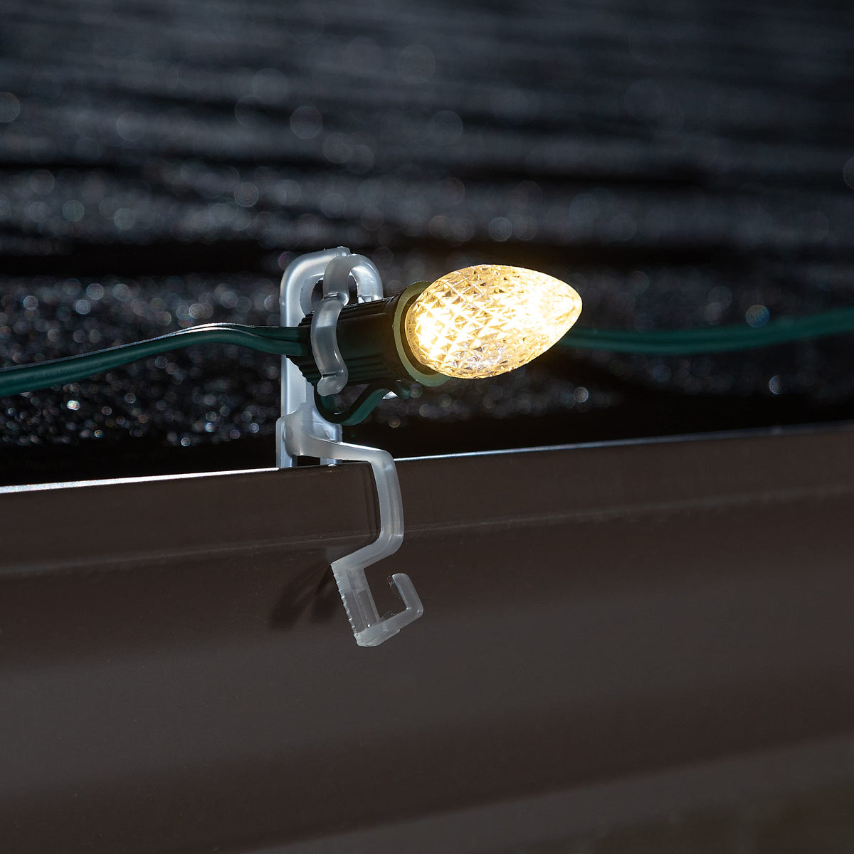 HLO Lighting Omni All-in-One Christmas Light Clips | Hang C9 or C7 Light Strings from Rain Gutters or Shingles | Pack of 100 Clips