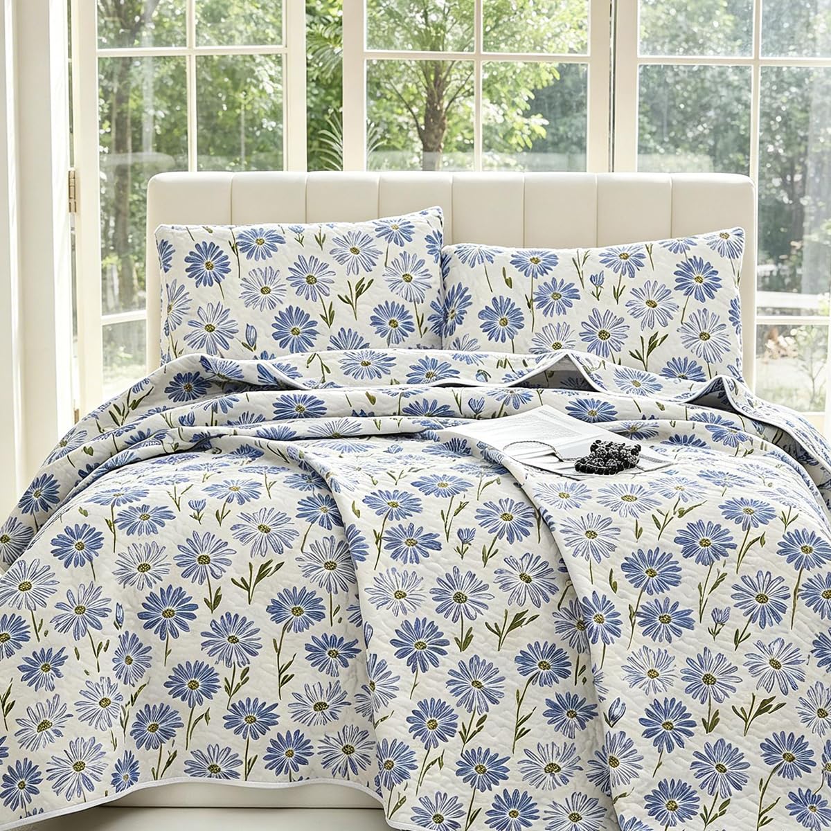 SANOCAY Blue Daisy Floral Quilt Set Queen Size, 3 Piece Lightweight Summer Bedding Set with 2 Pillow Shams, Soft Reversible Microfiber Bedspread, Farmhouse Coverlet for All Season (Blue Daisy, Queen)
