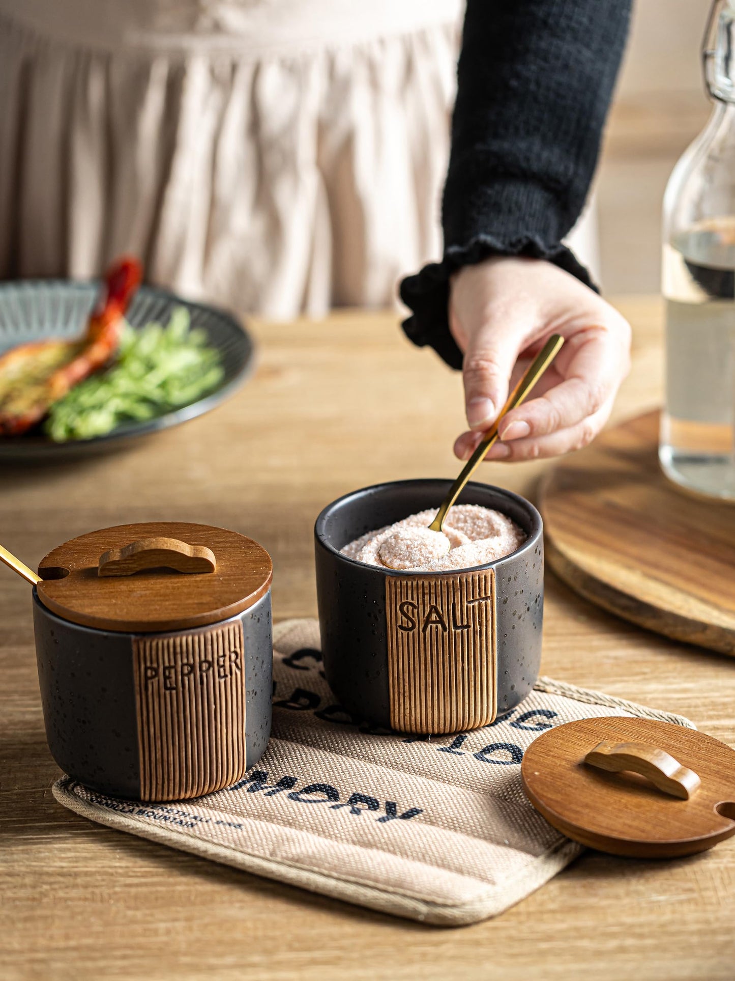 YHOJOY Salt and Pepper Bowl, Ceramic Salt Containers for Countertop, Salt and Pepper Cellar with Lid and Spoons