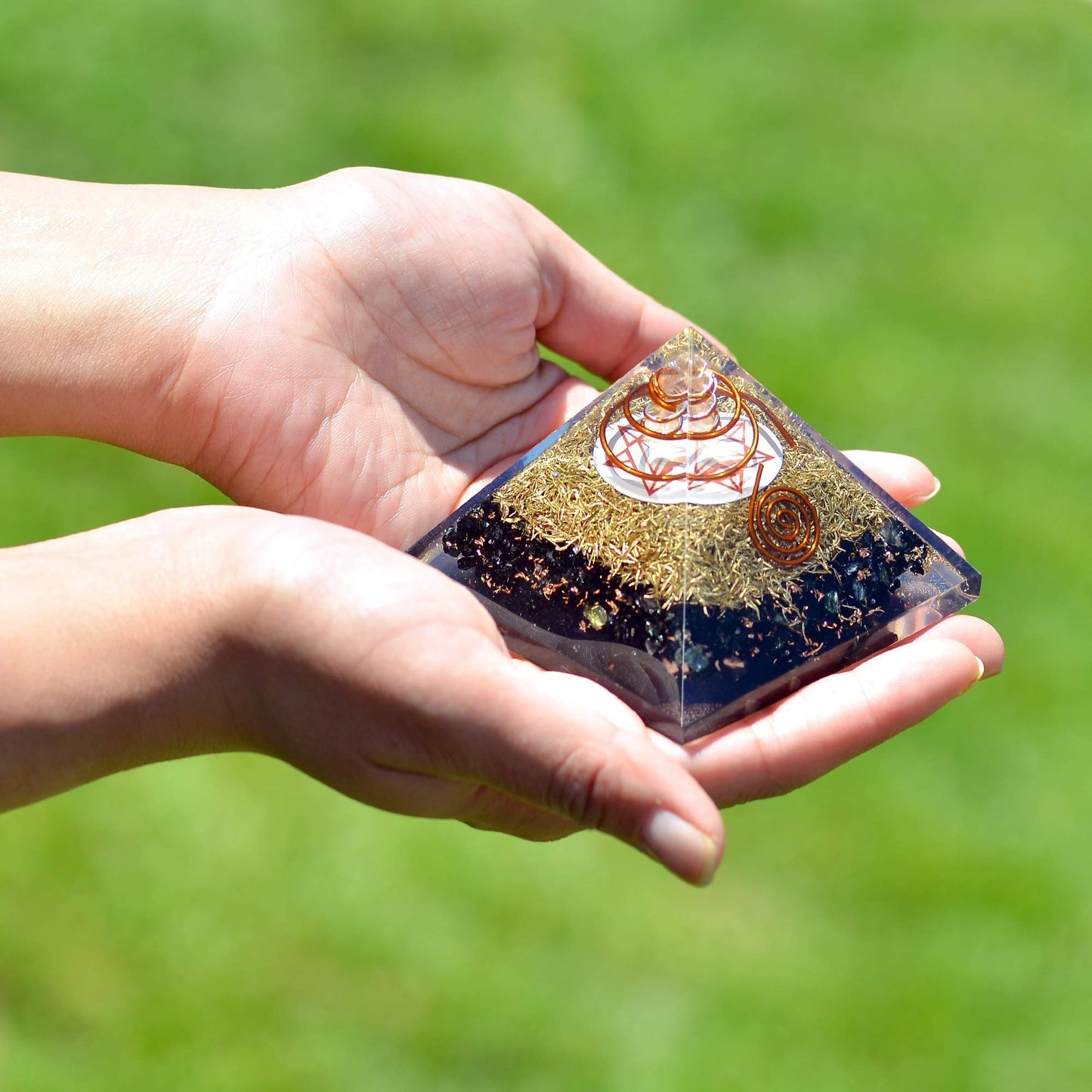 Orgonite Crystal Orgone Pyramid Energy Generator – Earth Star Chakra Symbol Orgonite with Black Tourmaline and Brass Metal – Crystal Pyramid for Meditation, Yoga, and Décor