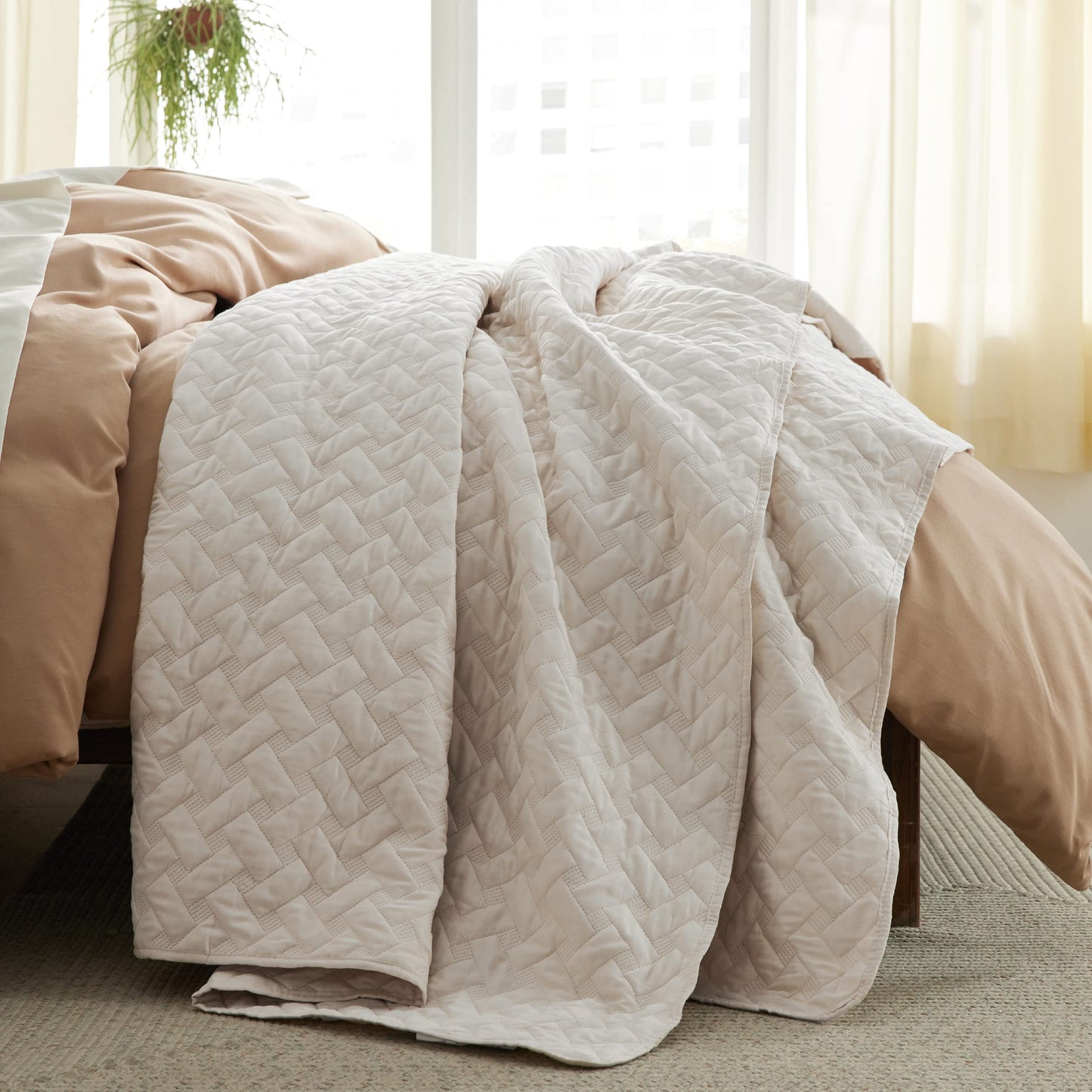 Bedsure Quilts Queen Size - Lightweight Bedspreads Queen Size with Basket Weave Pattern, Soft Quilt Bedding Set, Beige Comforter Set Coverlet for All Seasons with 2 Pillow Shams (90" x 96")