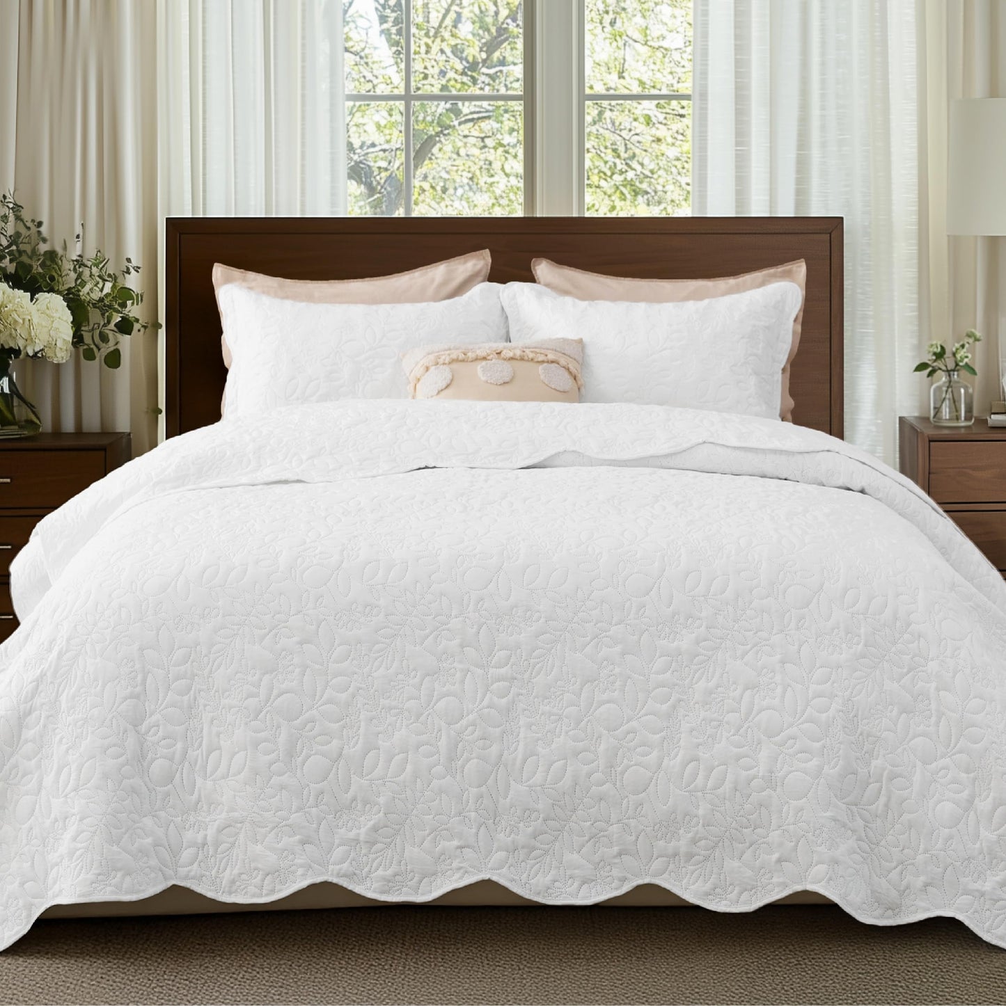 Bedsure Quilt King Size - Ultra Soft Pre-Washed Cloud-Like Bedding, All-Season Lightweight Comforter for Country Bedroom, Leaf Design Coverlet in Pure White, 106 x 96 Inches