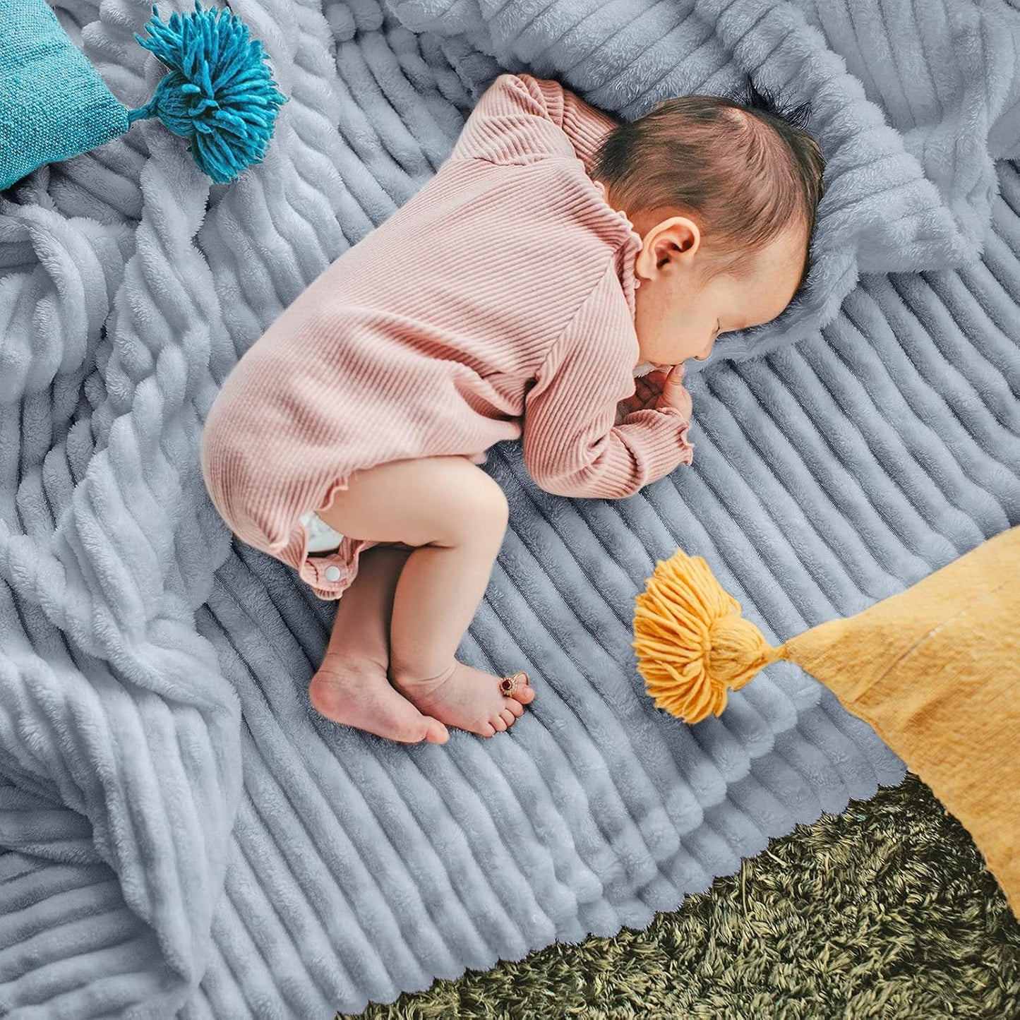 DISSA Fleece Blanket Twin Size – 60x80, Grey – Soft, Plush, Fluffy, Fuzzy, Warm, Cozy – Perfect Throw for Couch, Bed, Sofa - with Pompom Fringe - Flannel Blanket