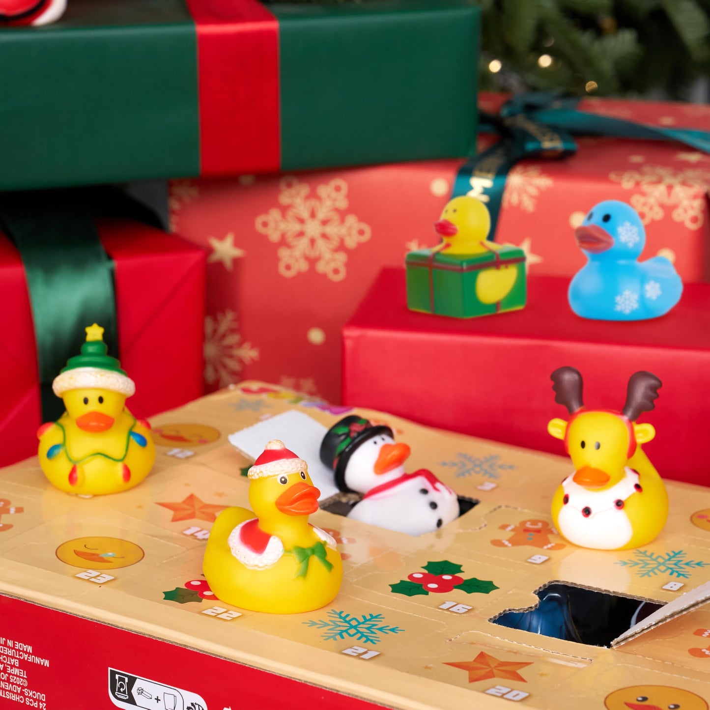 JOYIN 2025 Christmas Advent Calendar Ducks, 24 Days Christmas Countdown Calendar Rubber Ducks, Rubber Ducky Bath Toys for Boys Girls Kids, Xmas Party Favor Fun Gifts