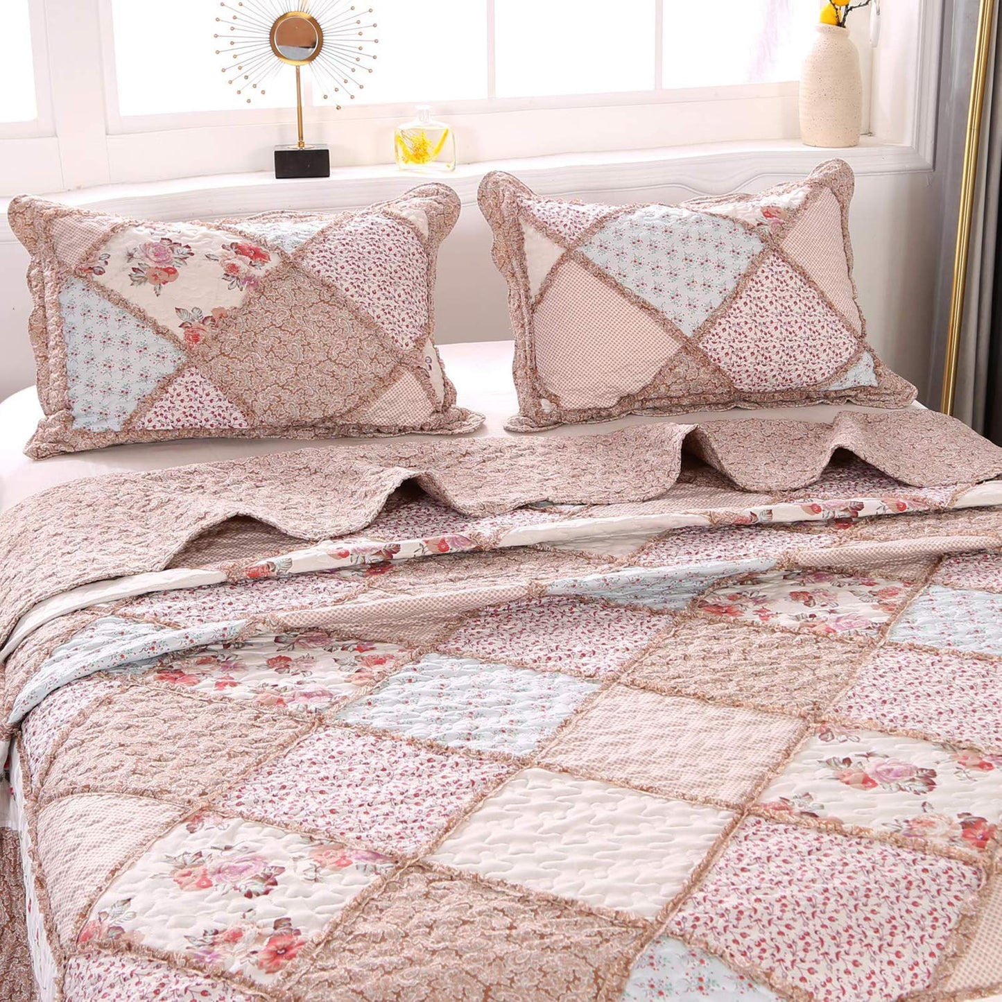 VIVILINEN Queen Size Quilt Set 3-Piece Light Pink Floral Patchwork Reversible Quilted Bedspread Coverlet Set Lightweight Comforter Bedding Set Bed Sheet Set Cover Blanket with 2 Pillow Shams