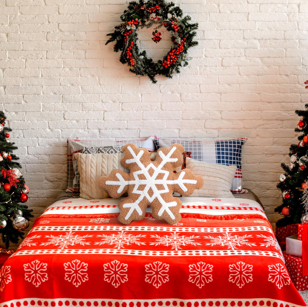 Marsui Christmas Snowflake Pillow 16 Inch, Soft Plush Christmas Shaped Decorative Throw Pillow for Couch, Bed, or Home Decor, Snowflake Shaped Cushion for Xmas Holiday Party Decorations