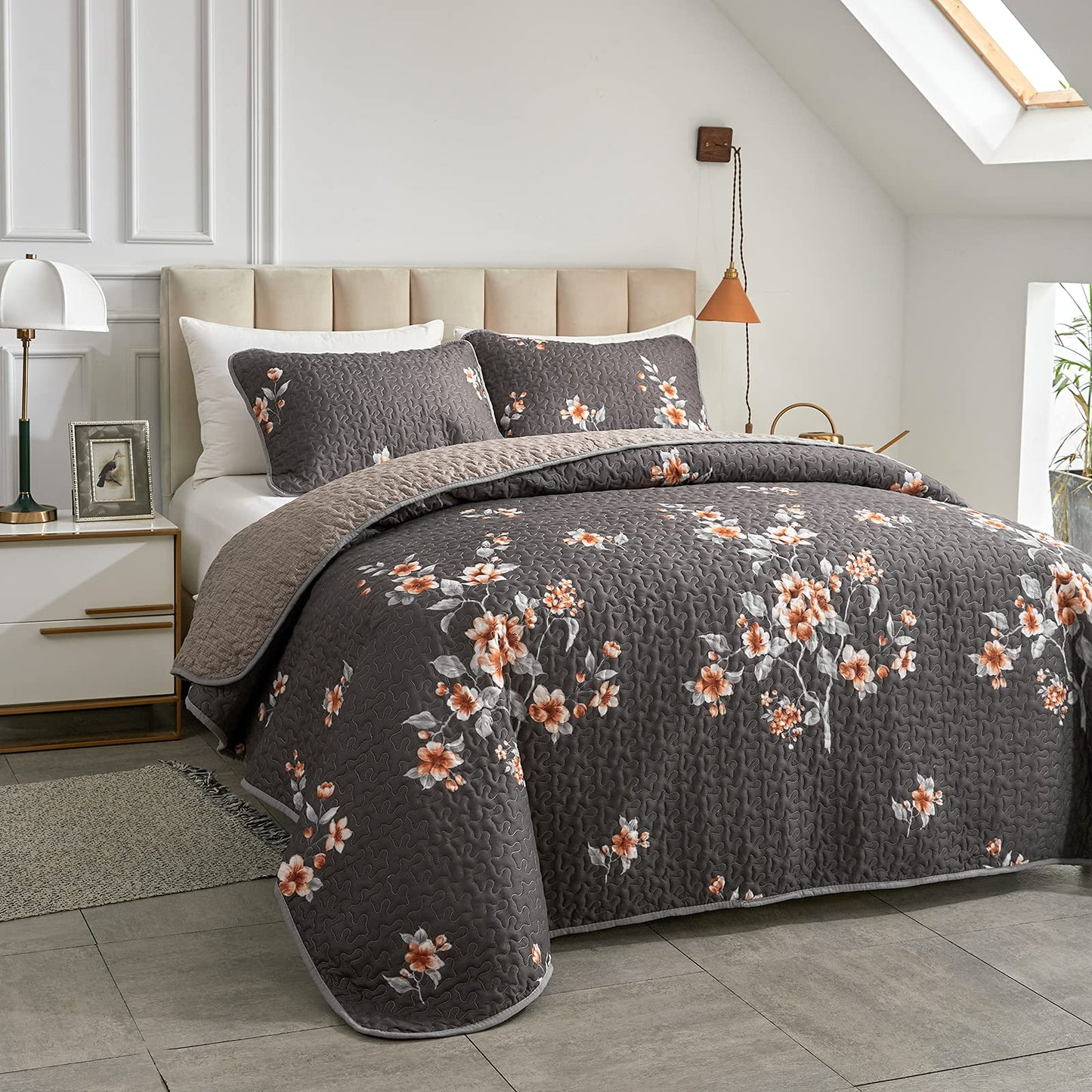 Flysheep 3 Pieces Quilt Set Full/Queen Size, Dark Gray Floral Reversible Bedspread Coverlet Set, Soft Microfiber Lightweight Bed Cover for All Season (90" x 90", 1 Quilt+ 2 Pillow Shams)