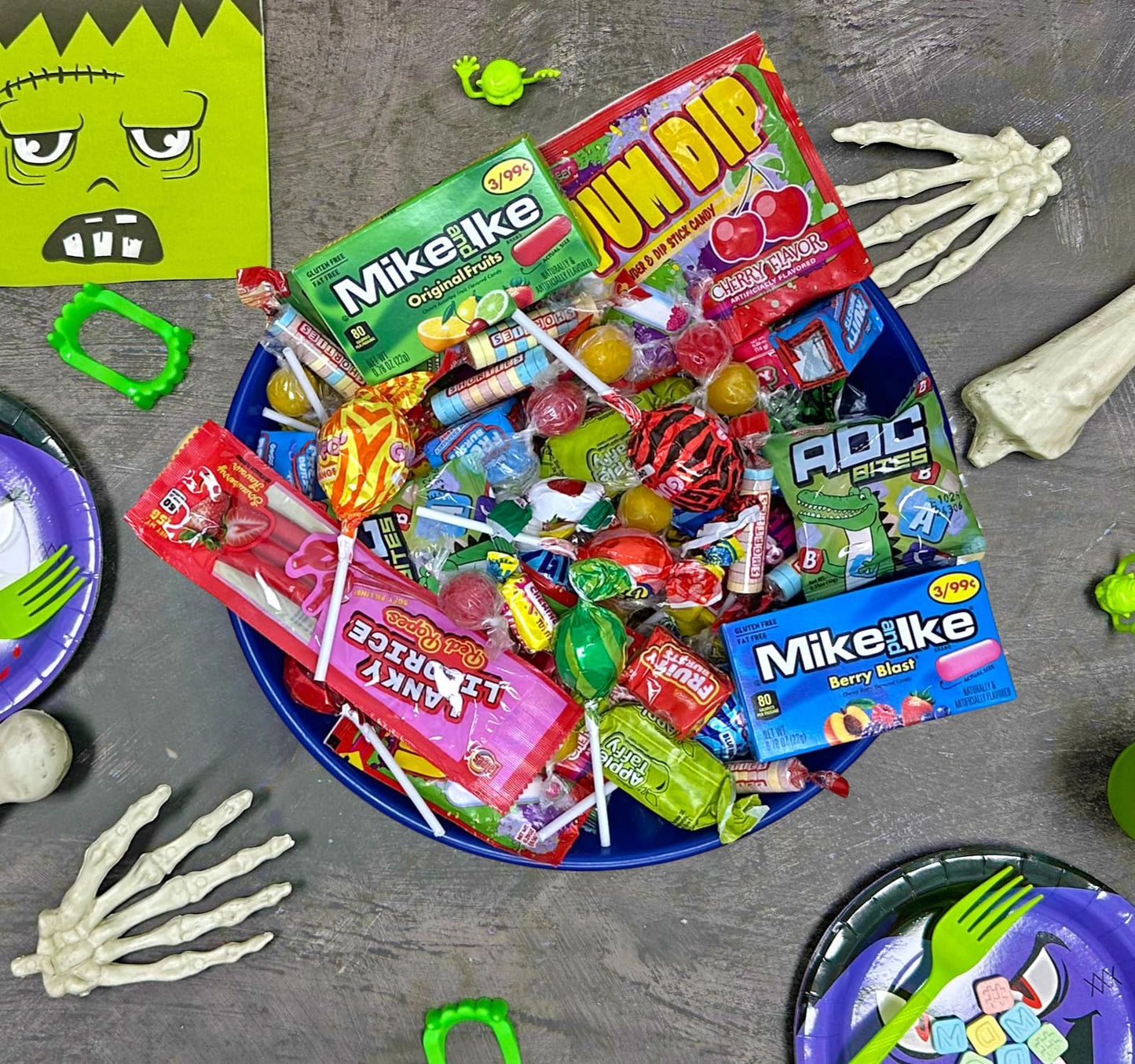 Dooboe Bulk Candy - Wholesale Big Bulk Candies - Halloween Individually Wrapped Candies - Schools, Offices, Teachers Rewards, Claw Machine (18 Pounds)