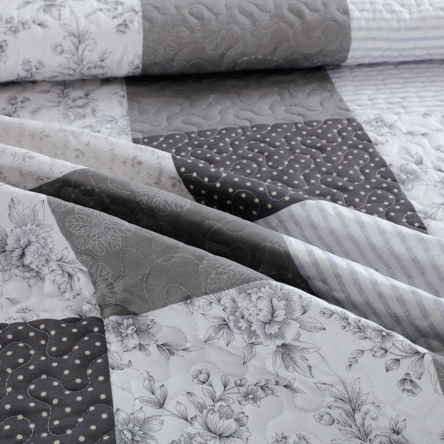 Morden Lightweight Queen Bedspread - Floral & Plaid Reversible Quilt Set - Grey & Black White Paisley & Floral Pattern