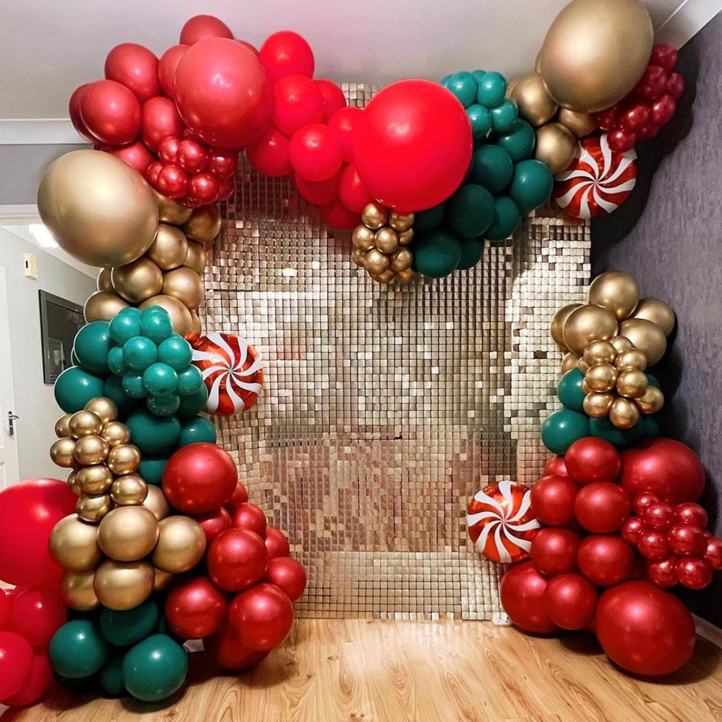 Red and Green Balloons Arch Garland Kit, 134pcs Red Green Christmas Balloons with Different Size for Birthday Christmas Party Decorations