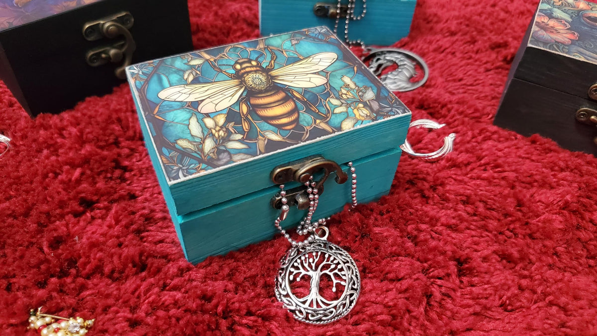 JB&C Premium Bee Trinket Box Small Jewelry Keepsake Box | Earrings Necklace Storage Box for Girls Women | Bee lovers Gift Idea, Animals Ornaments for Home Décor (3BES)