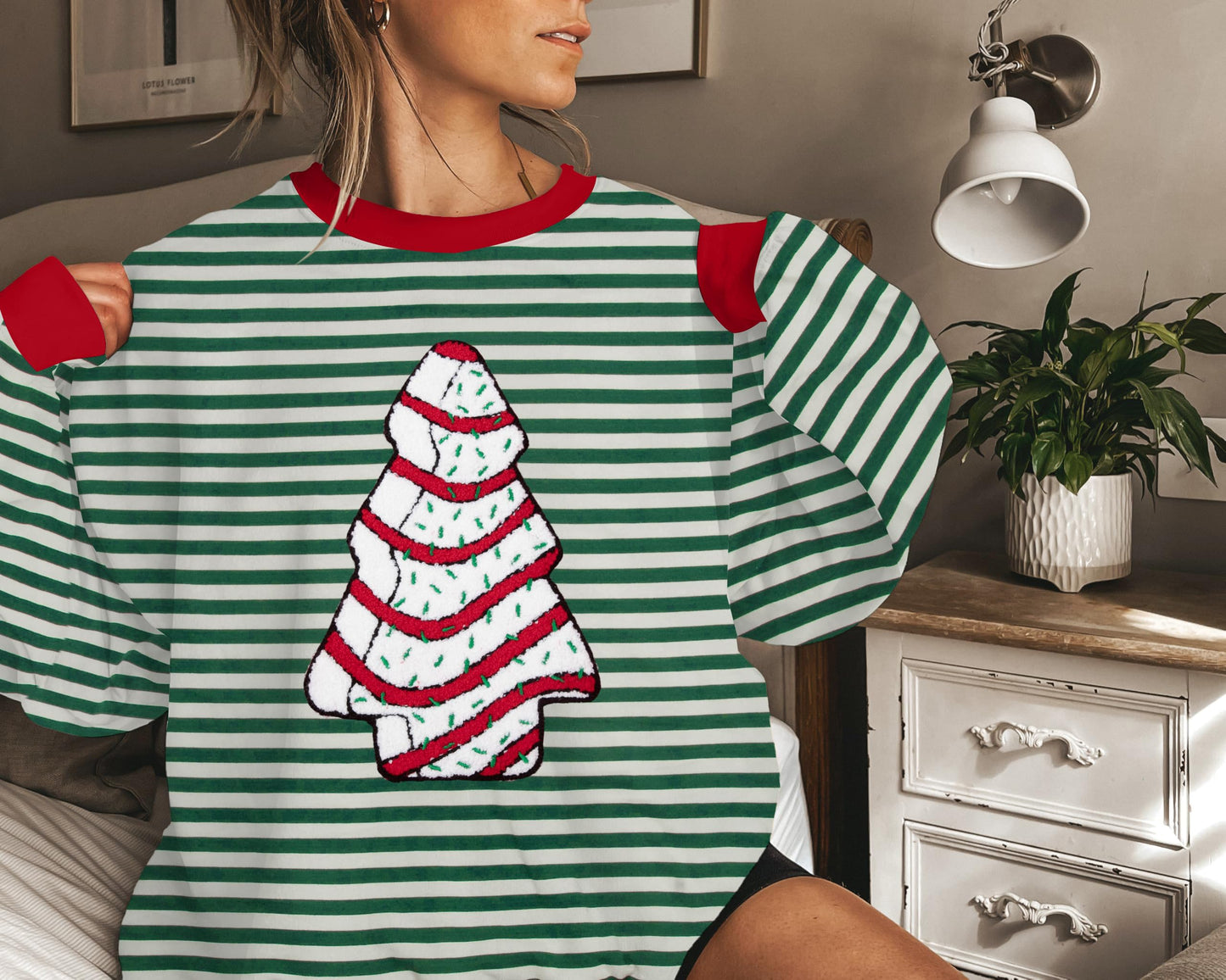 MAXIMGR Christmas Sweatshirts for Women Christmas Tree Graphic Sweatshirt Merry Christmas Shirts Xmas Holiday Pullover Tops Red