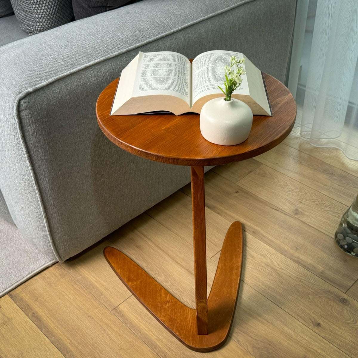 GENESIS WOODESIGN C-Shaped Handmade Solid Wood End Table, Side Table for Couches, Sofa Tables Slide Under Couch for Living Room, Over Couch TV Tray Table for Small Spaces (Medium, Chestnut)