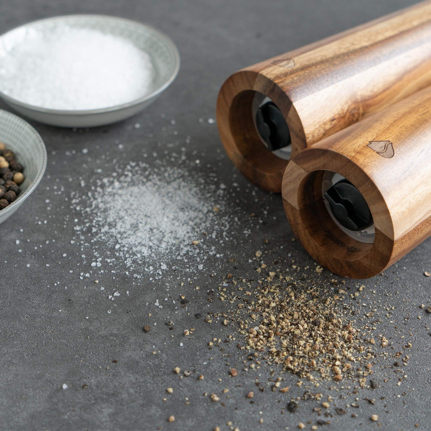 Navaris Salt and Pepper Mill Set - Adjustable Acacia Wood Salt and Pepper Grinders Shakers with Ceramic Grinding Core for Home, Restaurants - Design 1