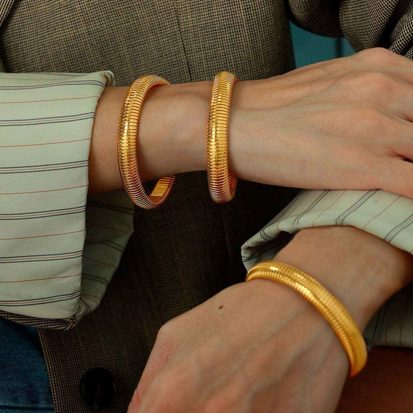 Awinesn Gold Bangles for Women, Gold Bracelets for Women Chunky Bangle Bracelets for Womens Bracelets Stack Tarnish Free Gold Jewelry Set of 3 for Womens Fashion Accessories Gifts for Mom