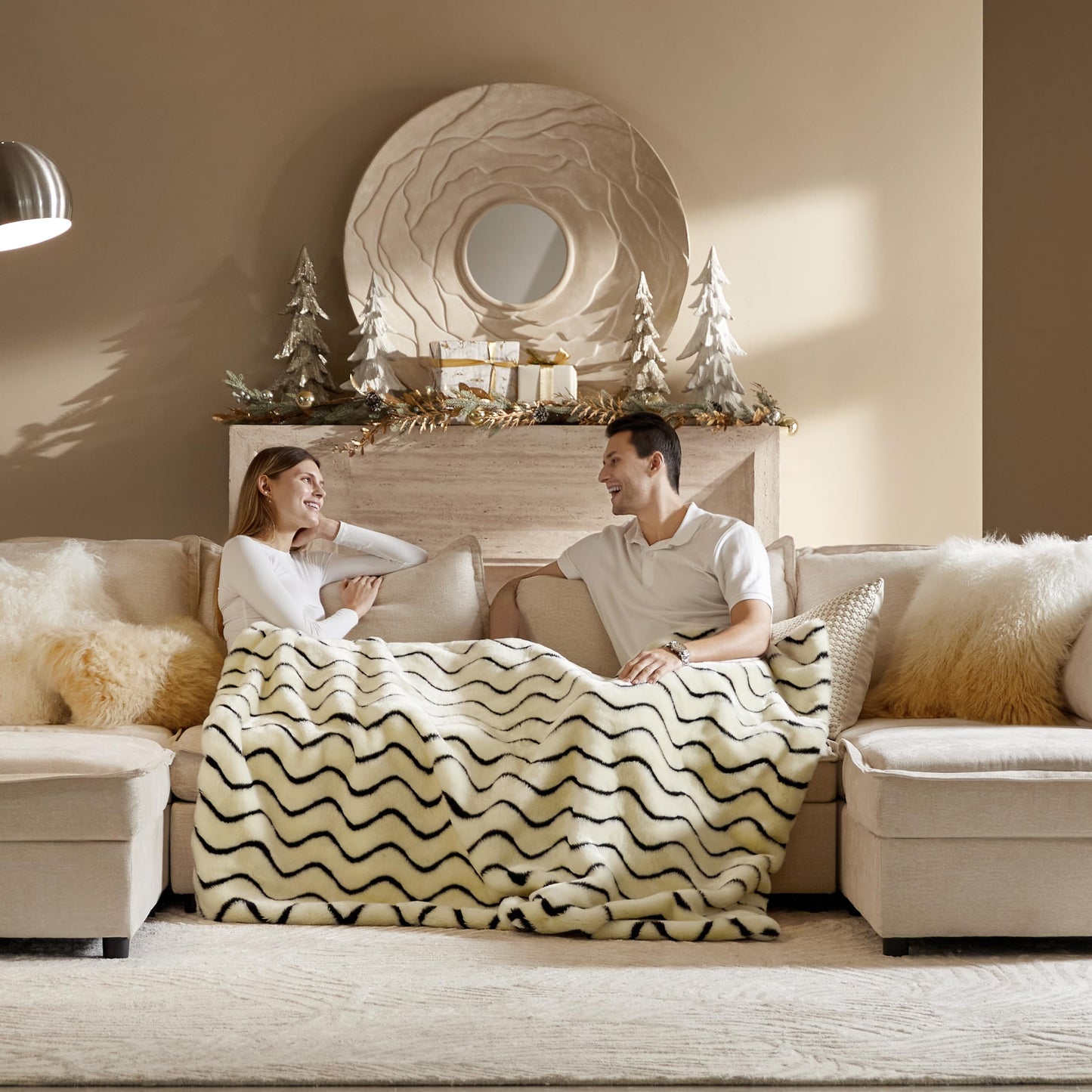 TINA'S HOME Faux Fur Throw Blanket for Couch - Luxury Fuzzy Mink Blanket, Soft Plush Winter Ripple Blanket for Bedroom Living Room 50 * 60 Inches