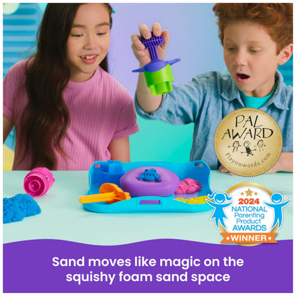 Kinetic Sand, SquishMotion Playset with 453g Pink, Yellow, Blue Play Sand, Stamper & 5 Tools, Reusable Storage Case, Sensory Toys for Kids Aged 5+