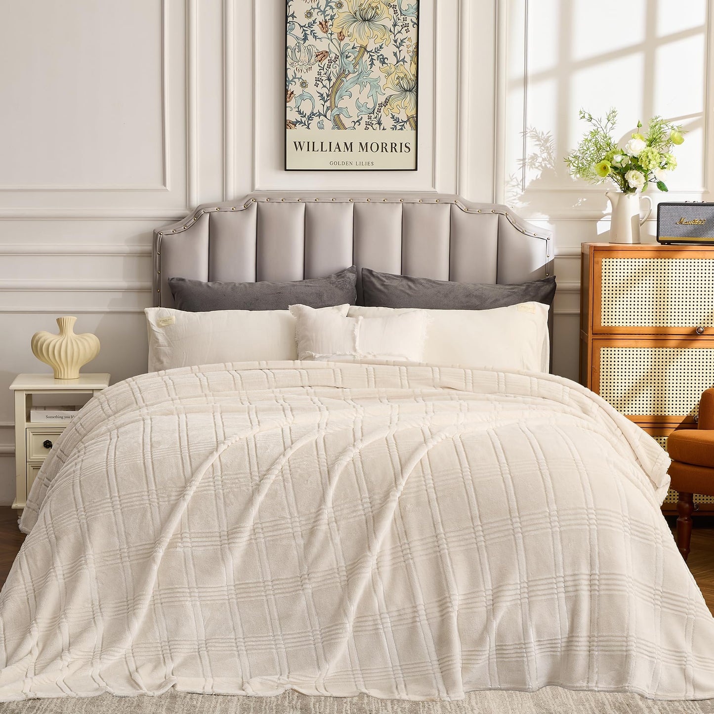 Oversized King Fleece Blanket 120x138 Inches, Seamless Soft Cozy 3D Jacquard Flannel Blanket 10'x11.5' Extra Large for Bed, Sofa, Couch, Travel & Camping, California King Throw, Beige