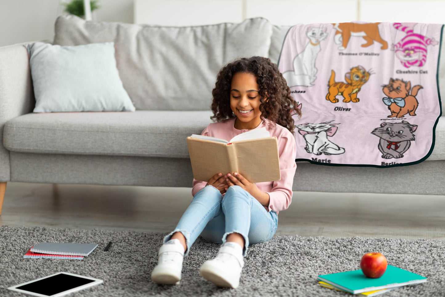 Jay Franco Kids Plush Throw Blanket – Soft & Cozy Fleece Throw for Bedroom & Couch Décor, Official Licensed Product, Pink - Disney Cats, 46x60 - Throw Blanket