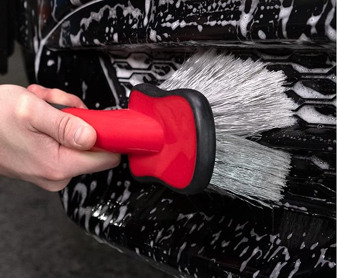 Mothers Car Wash Brush, Wheel and Fender Brush, Short Handle Tire Cleaner