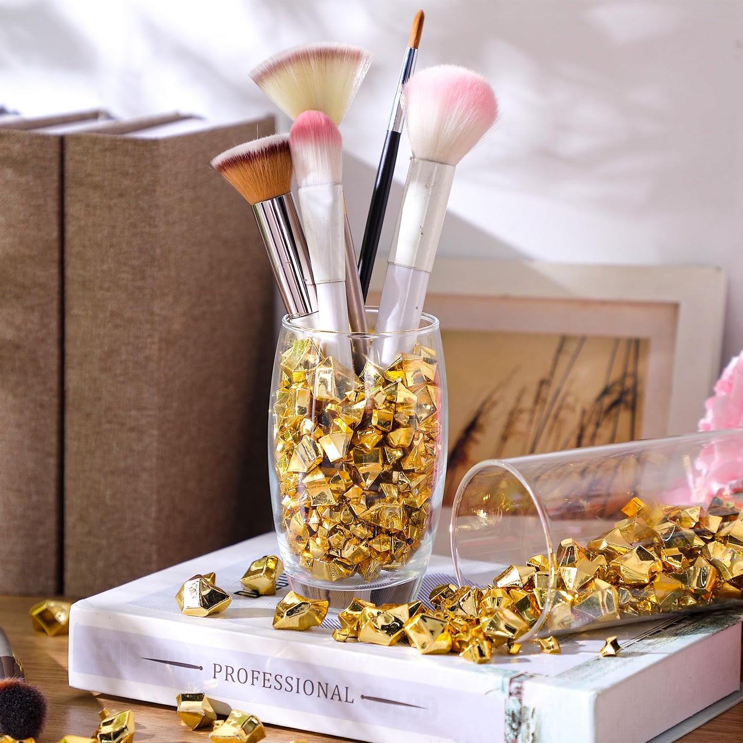 Syhood 570 Pcs 5 Sizes Gold Fake Gems Plastic Gold Rocks Jewels Acrylic Gems Crystals Fake Ice Crushed Rocks Vase Fillers Table Scatters Birthday Decoration Wedding Display
