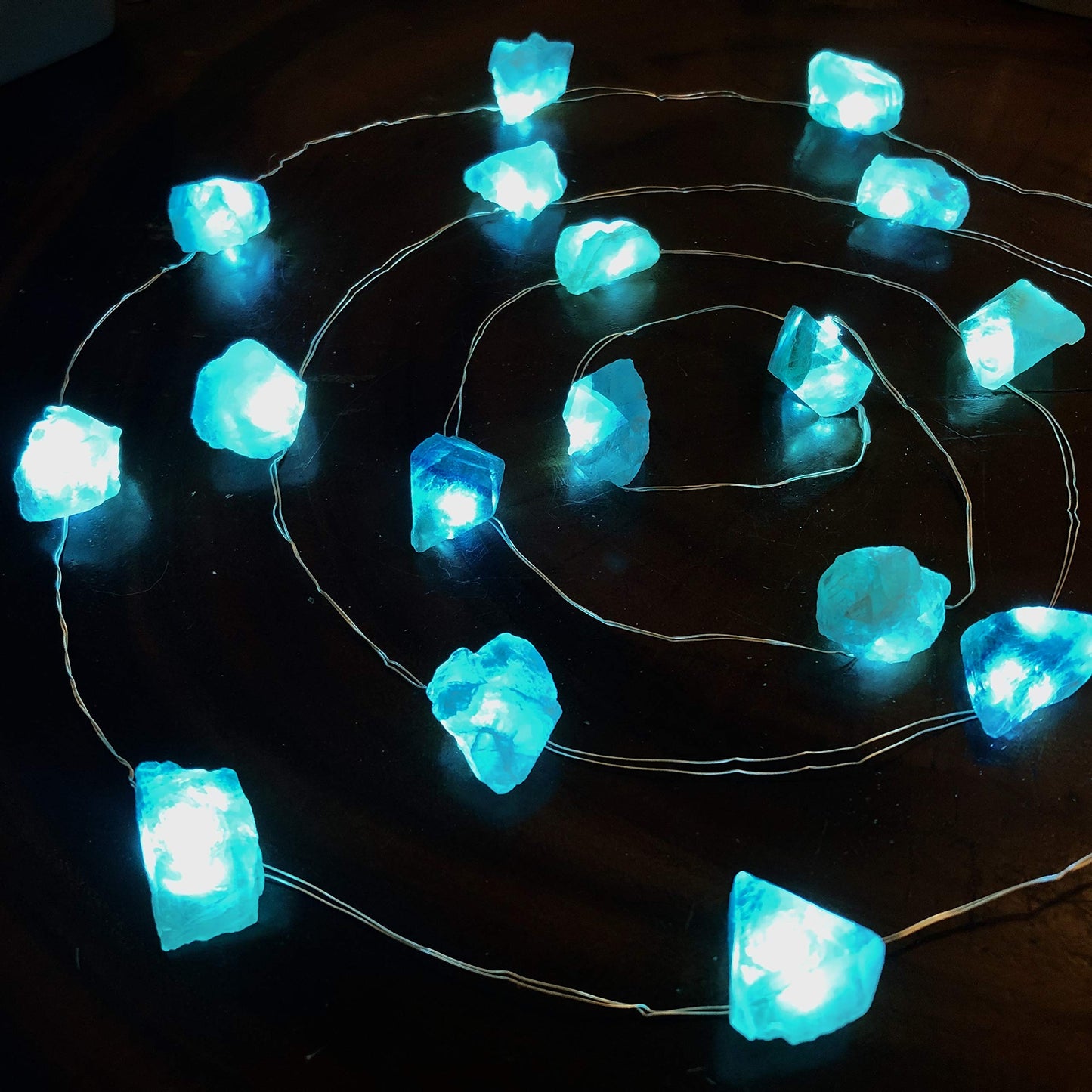 Natural Fluorite String Lights Raw Crystal Decorative Lights Healing Cluster Lit 20 LEDs 6.5ft with Remote Control, Hanging Ornaments Decor Battery Operated for Reiki, Wedding, Divination, Display