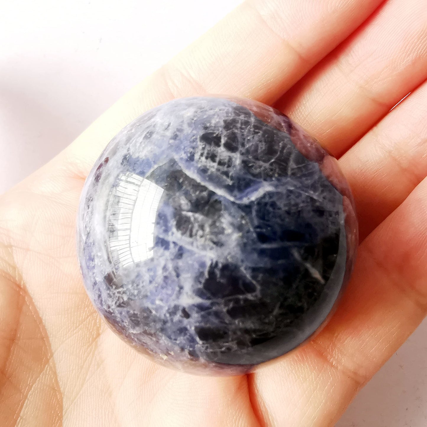 Bacatgem 40mm Sodalite Healing Crystal Divination Sphere Sculpture Figurine Gemstone Ball,Feng Shui Chakra Aura Home Desk Decor Decorative Collection,with Wooden Stand