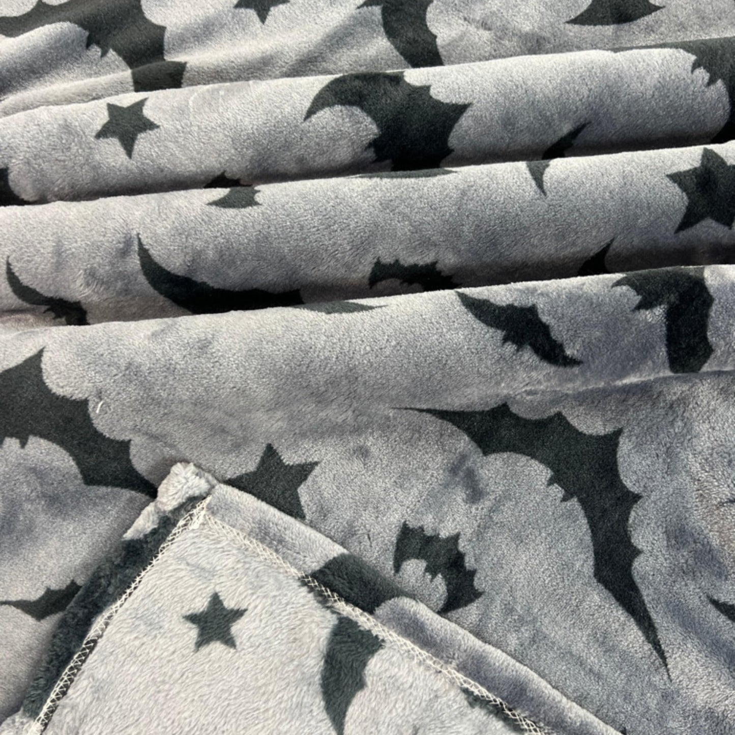 Halloween Throw Blanket : Black Bats on Gray Velvet Soft Fleece Overized Large 70" x 50" for Sofa Bed Couch Chair Dorm