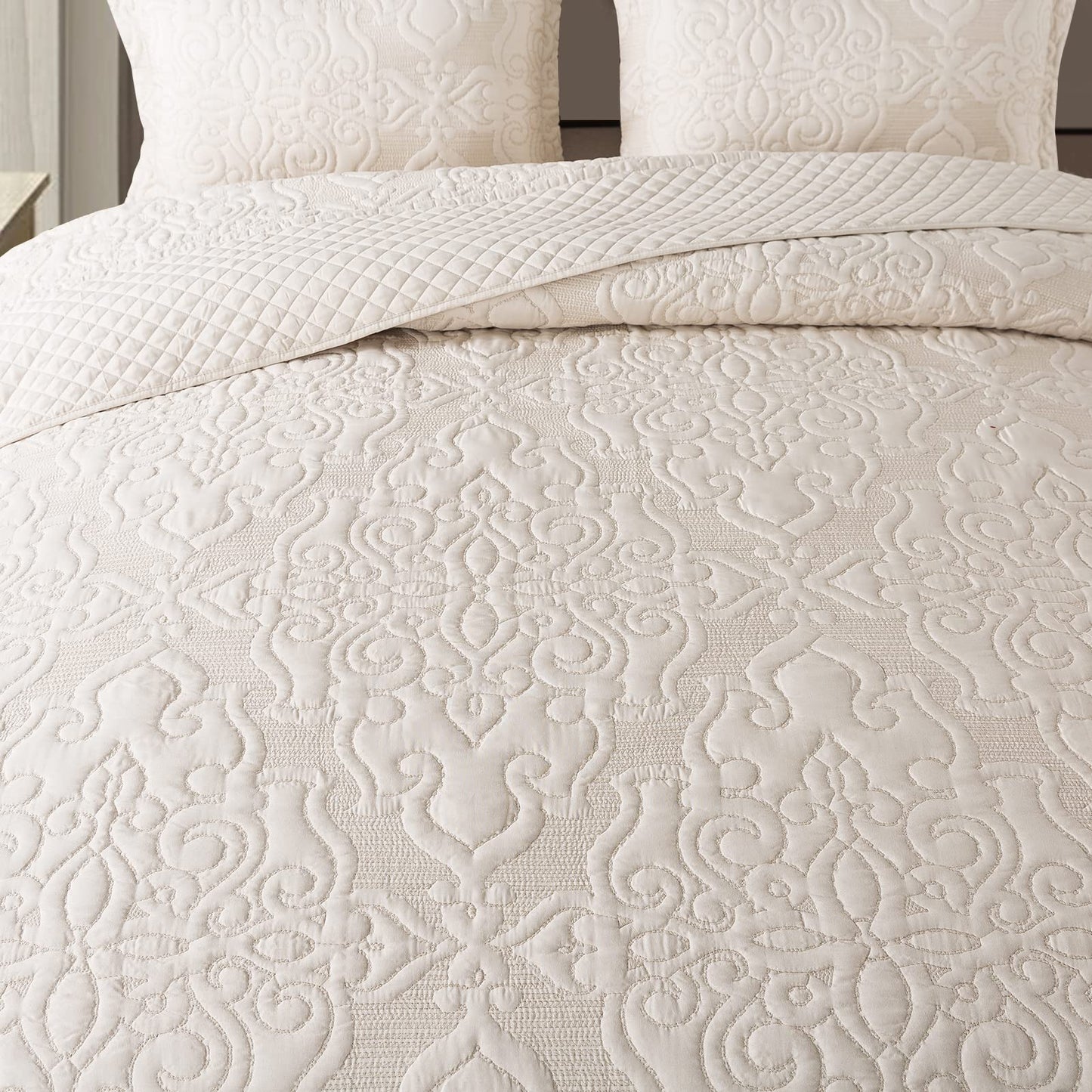 NEWLAKE Quilt Bedspread Set, Beige Jacquard Embossed Floral Pattern Reversible Embroidered Microfiber Coverlet Sets, Queen Size