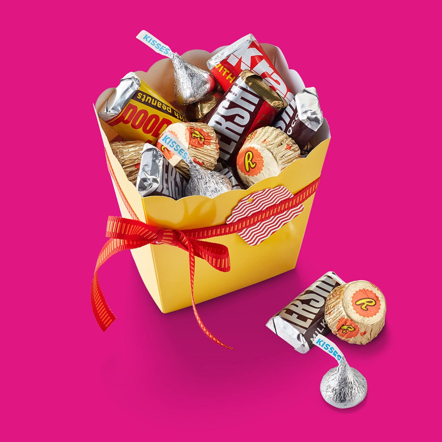 HERSHEY'S and REESE'S Miniatures Assorted Chocolate Candy Party Pack, Halloween Candy, 32.9 oz