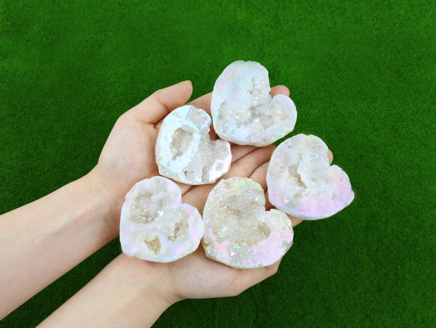 YATOJUZI Angel Aura Quartz Crystals Geode 1.96”-2.36" Heart Crystal Cluster Geodes Rocks Gemstones Crystals and Healing Stones Titanium Coated Geode Reiki Energy Protection Crystal Gifts for Women