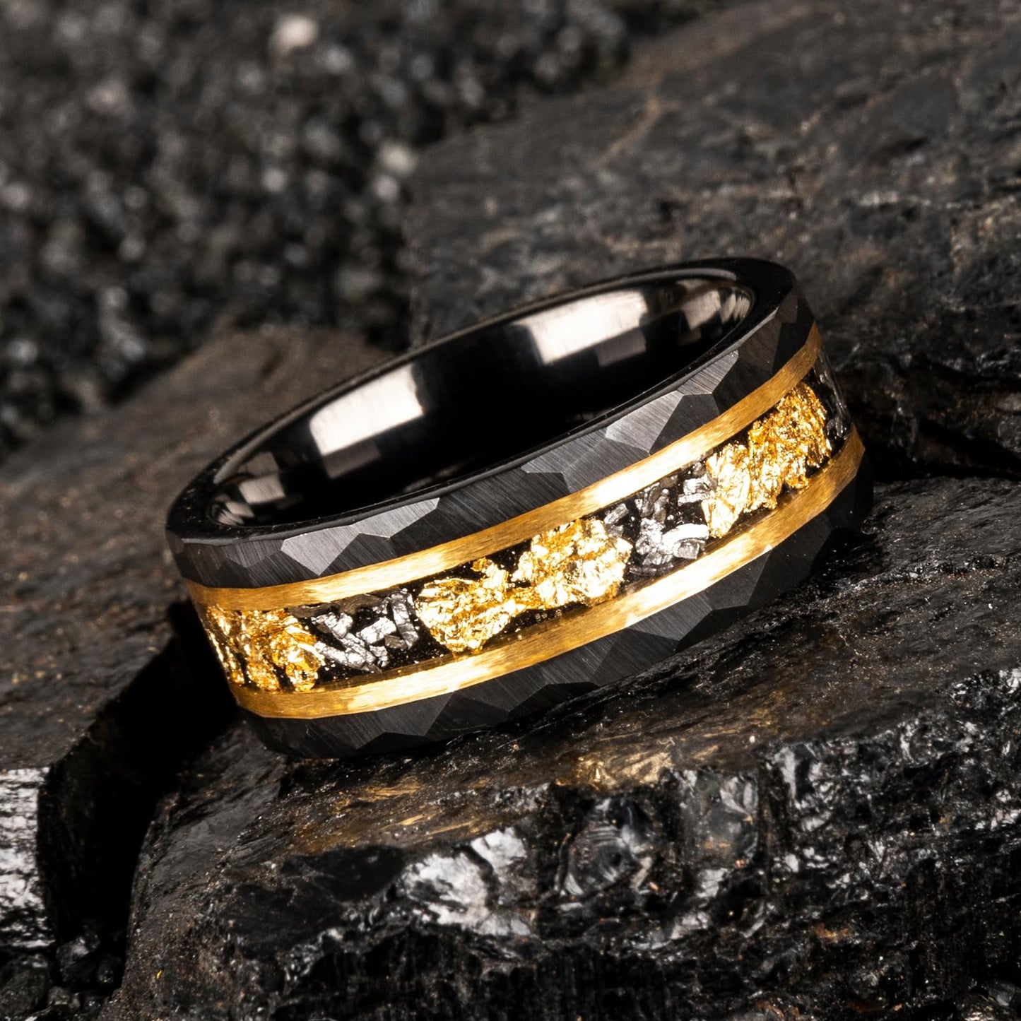 JEWPER 8mm Men Womens Wedding Band Tungsten Rings Gold Black Hammer pattern Fashion Promise Carbide Inlaid Gold Leaf Iron Filings Matte Finish Edge Comfort Fit size(11)