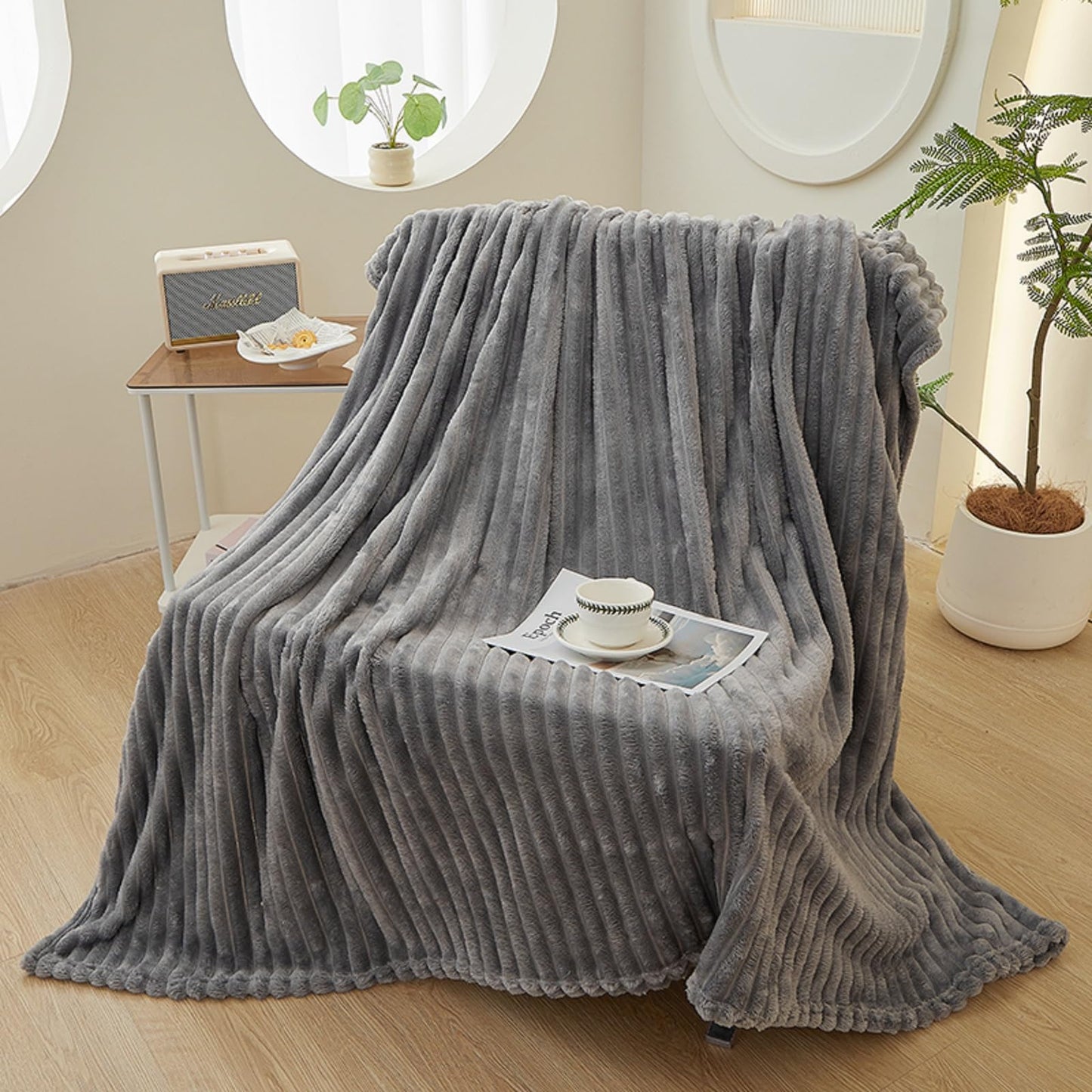 Plush 3D Stripe Fleece Throw Blanket for Couch, Ultra Soft & Warm All-Season Comfort, Lightweight Cozy Throws for Sofa Bed Dorm, for Women Girls (Light Gray, Full/Queen（80 * 90in）)