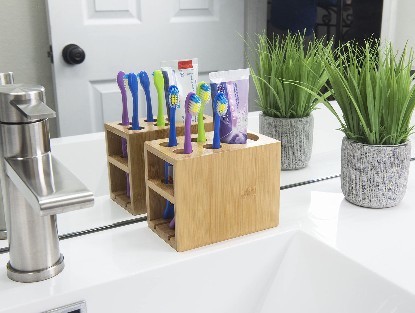 Bamboo Naturals Toothbrush Holder, Stores 4 Toothbrushes and 1 Toothpaste, Made of 100% Sustainable Bamboo, Stylish Bathroom Organizer Accessory, Easy to Clean and Odor Resistant