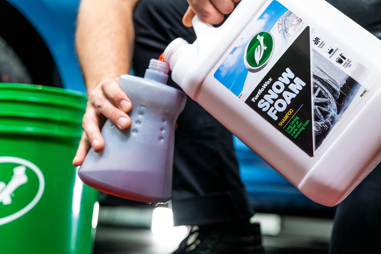 Turtle Wax Snow Foam, Thick, PH balanced Car Shampoo. 5L, Pack of 1, Cherry Scented, Streak Free Formula Safe for All Paint, Tyres, Wheels and Trim, Perfect for Overall Car Cleaning