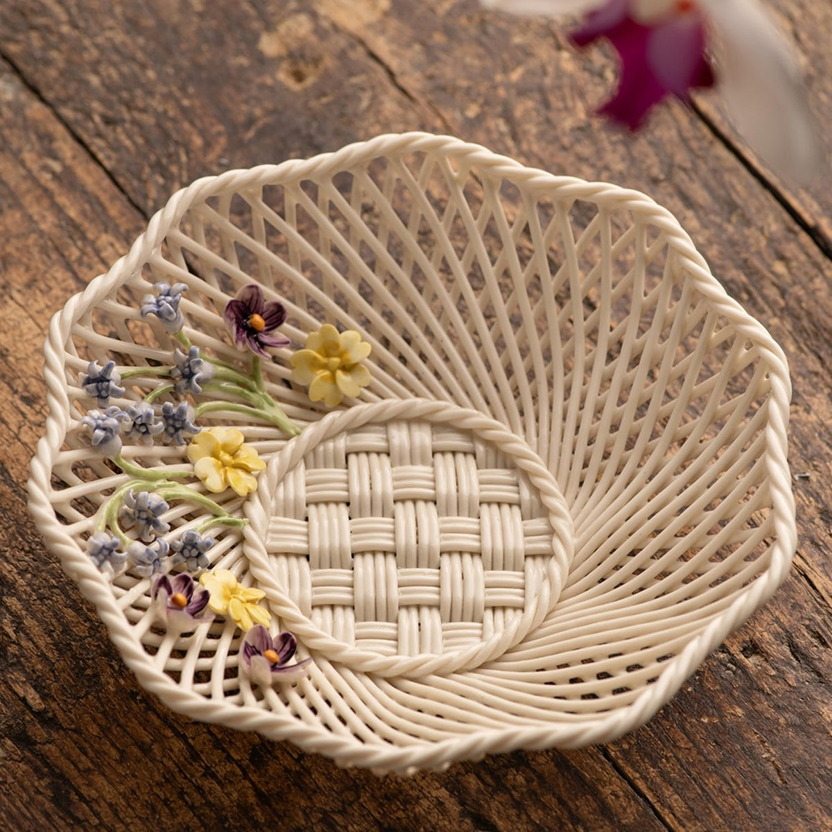 Belleek Classic Wild Irish Hedgerow Spring Basket - Boho Room Decor, Handmade Flower Basket, Decorative Storage Baskets for Bedroom and Bathroom Decor, 7”D x 1.5”H