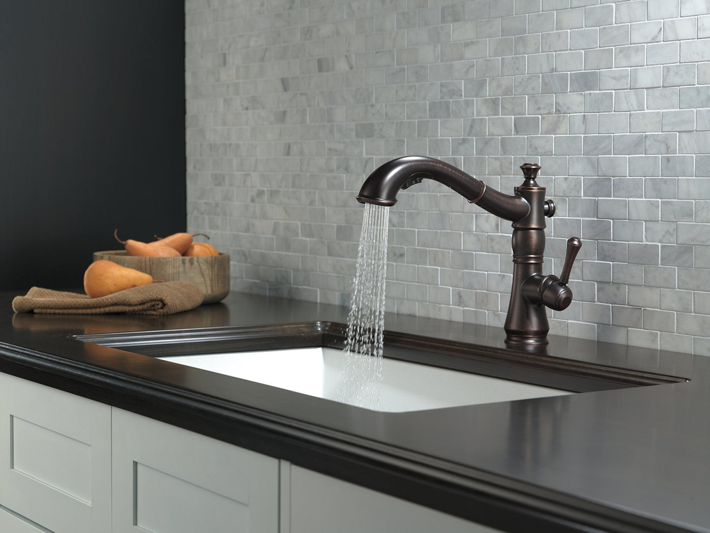Delta Faucet Cassidy Pull Out Kitchen Faucet, Polished Nickel Kitchen Sink Faucet, Kitchen Faucet with Pull Out Sprayer, Magnetic Docking Spray Head, Polished Nickel 4197-PN-DST