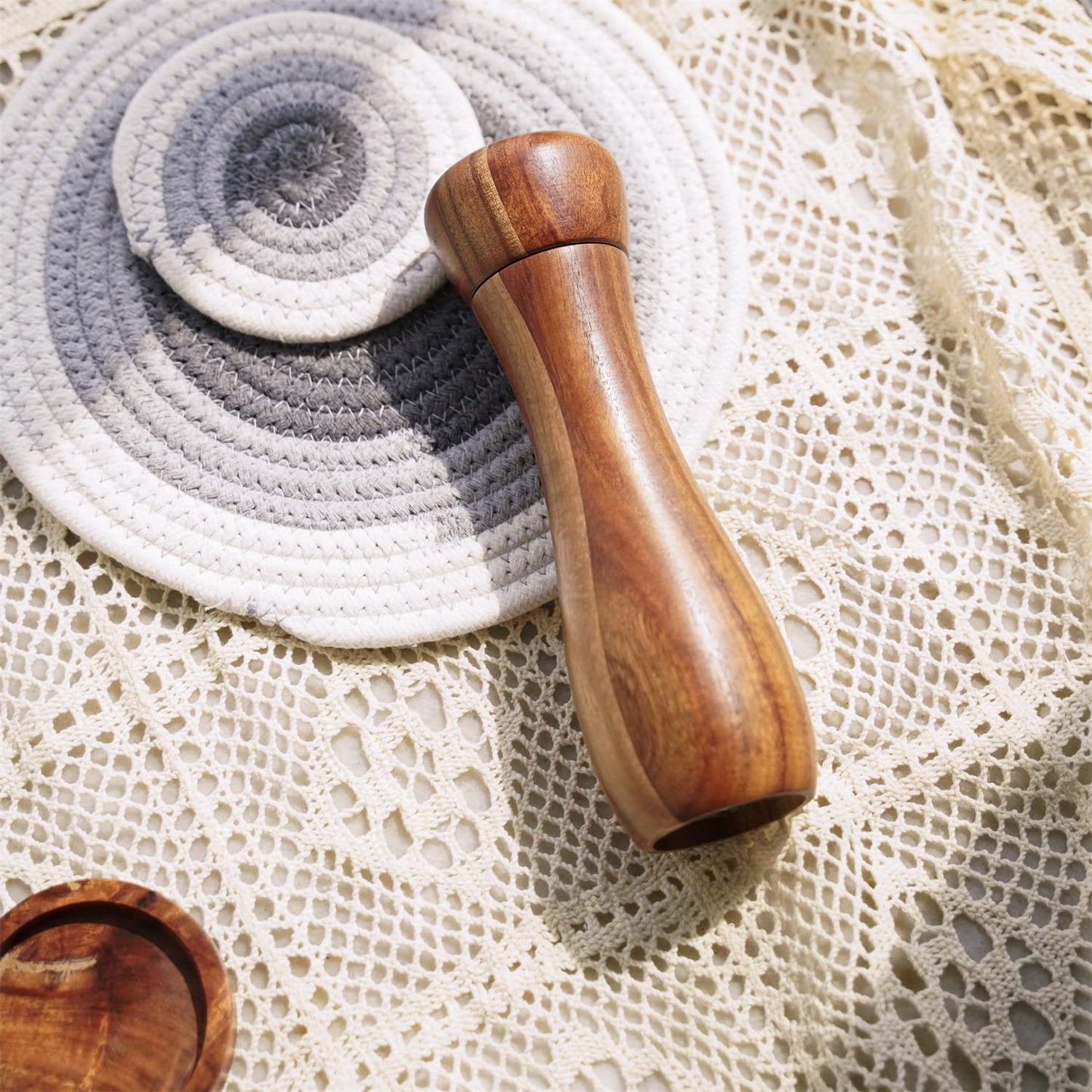 DeroTeno Pepper Mill, Pepper Grinder, Adjustable Ceramic Grinder for Both Pepper and Salt, Acacia Wood, Height 20.5 cm / 8 inch, Dia 6 cm(Tray is NOT Included)