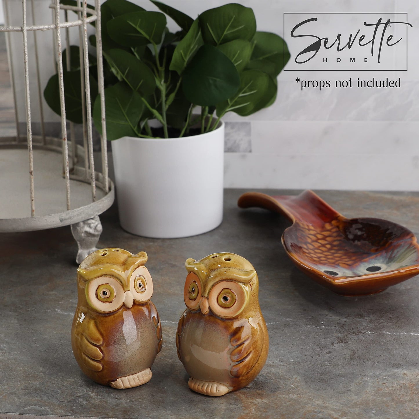 Ceramic Owl Salt and Pepper Shaker Collectors Kitchen Décor - Green