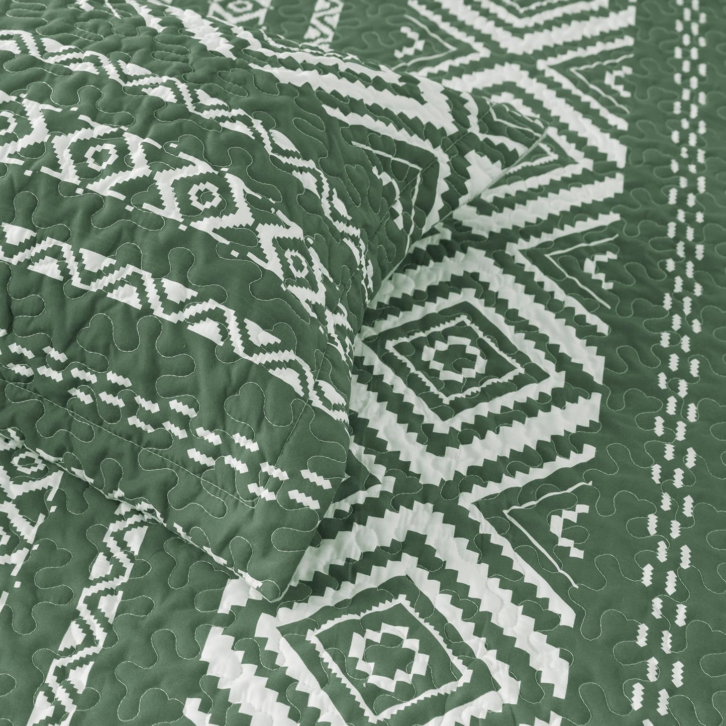 LEAONME 3 Pieces Full Queen Size Olive Green Quilt Set with Checkered Pattern Lightweight Oversized Bedspread 90''x98'' Soft Coverlet Warm Bed Cover for All Seasons (1 Quilt, 2 Pillow Shams)