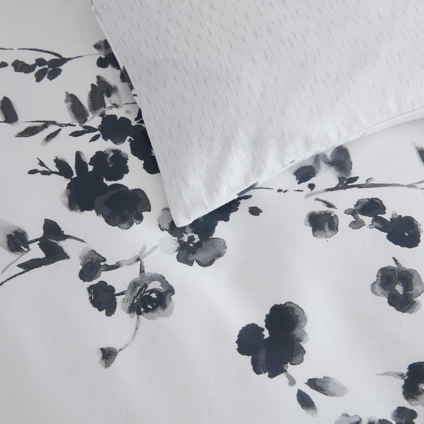 Vera Wang - Queen Size Duvet Cover Set, 100% Soft & Smooth Cotton Sateen Floral Bedding, 3-Piece Reversible Bed Set with Matching Pillowcases (Noir Bouquet/Ikat Line Grey)