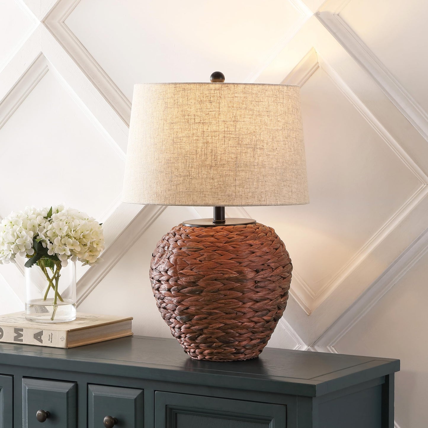 JONATHAN Y 24.5" Dark Brown Water Hyacinth Farmhouse Basket Table Lamp, Coastal Decor for Living Room Bedroom Nightstand, Light Gray Linen Shade, LED Bulb Included (JYL6501B)