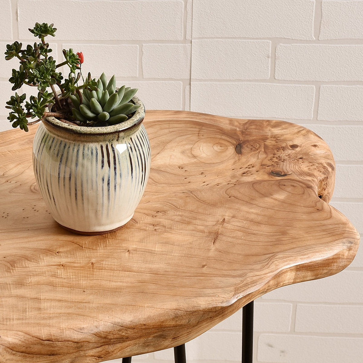 WELLAND Live Edge Cedar End Table, Unique Desktop Side Table, Natural Clear Finish, 19" L x 16" W x 20.5" H Nightstand, Plant Stand for Living Room, Bedroom, Home Office, Patio