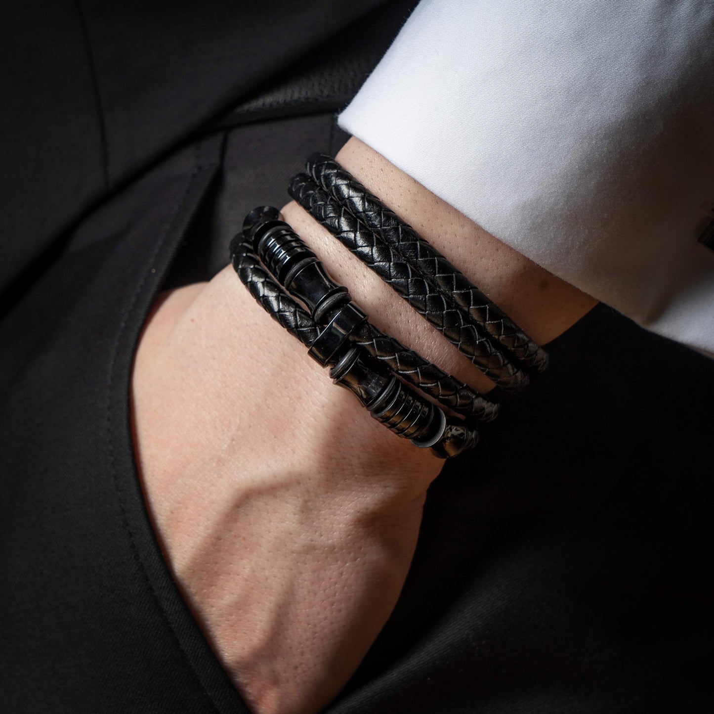 SERASAR 20cm Black Bracelet Mens GiftBox Genuine Leather Cowhide Braided AdjustAble Magnetic Clasp MultiLayer Wrap Jewellery Mans Male Bracelets Band Jewelry Magnet Accessories